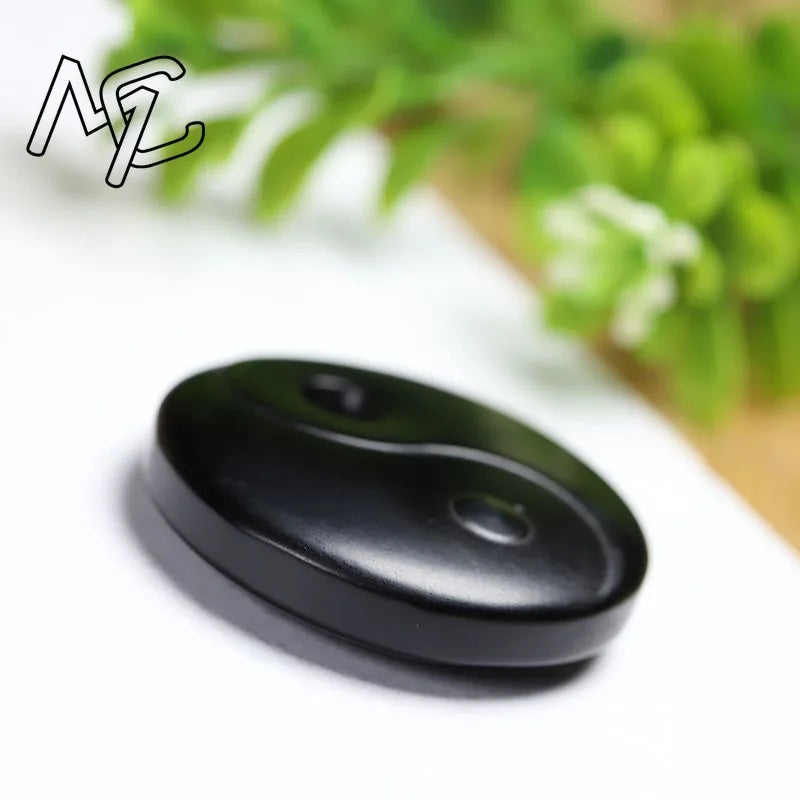 Colgante Bagua de obsidiana tallada