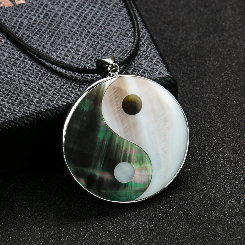 Natural Shell Yin Yang Bagua Colar Redondo para Homens e Mulheres, Branco e Preto Tai Ji, Pingente de Mãe de Pérola, Taoísmo Chinês Jóias Taoístas