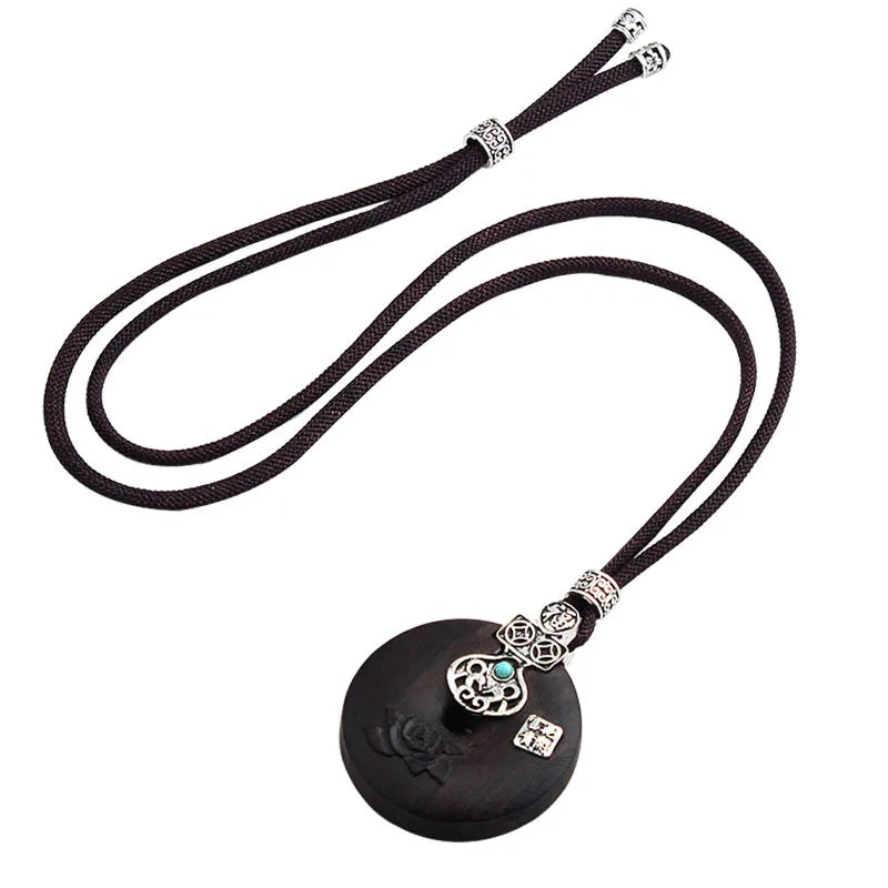 Colar longo com pingente de madeira de ébano, estilo chinês, feito à mão, com design retro, para mulheres, ideal para usar com blusas de tricô, com cordão encerado, joia de estilo étnico boho, para uso diário.