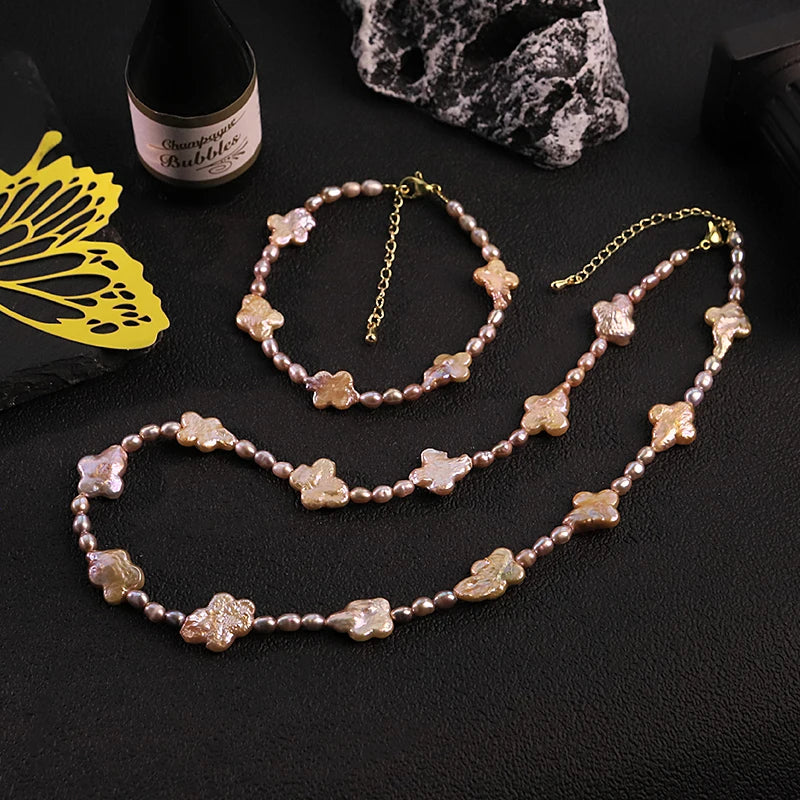 Conjunto de collar y pulsera de perlas y trébol