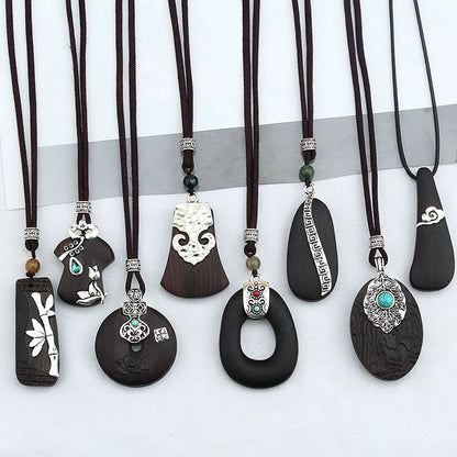 Colar longo com pingente de madeira de ébano, estilo chinês, feito à mão, com design retro, para mulheres, ideal para usar com blusas de tricô, com cordão encerado, joia de estilo étnico boho, para uso diário.
