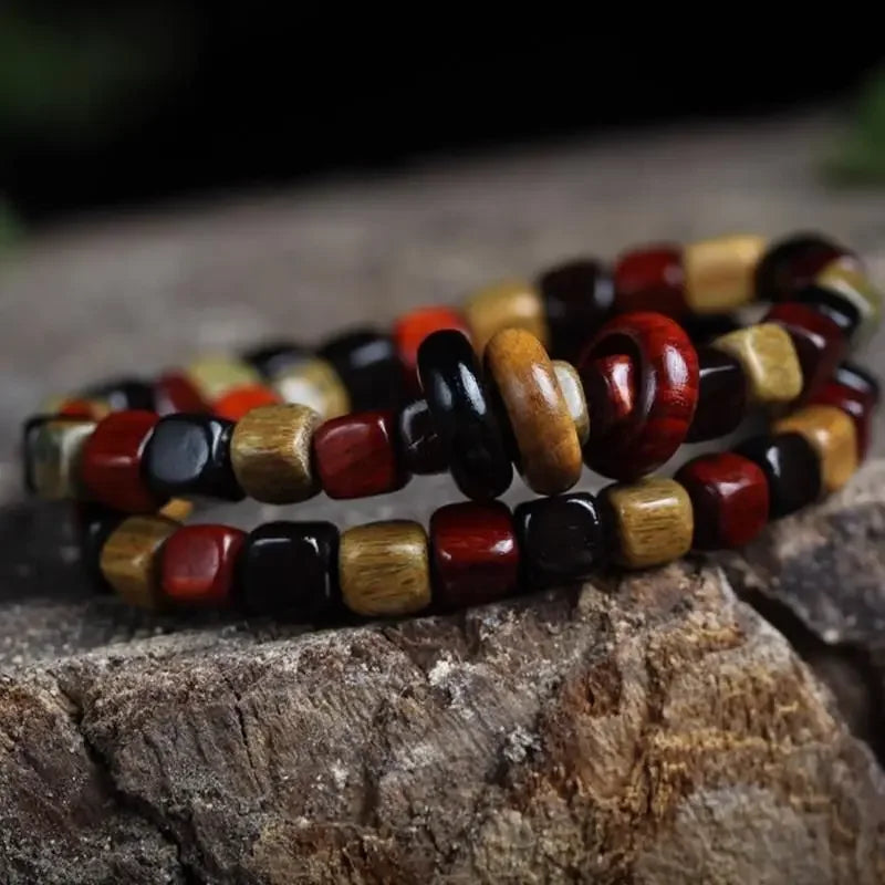 Pulseira de Madeira Natural de Sândalo Vermelho com Folhas Pequenas, Contas Quadradas de Ébano e Sândalo Verde, Fio Artesanal com Anel da Sorte