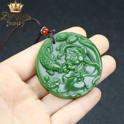 Pingente de Lótus Esculpido em Jaspe Hetian Natural Verde Espinafre com Peixe Koi, Joia de Moda Exquisita, Estilo Étnico, Presente de Férias de Alta Qualidade
