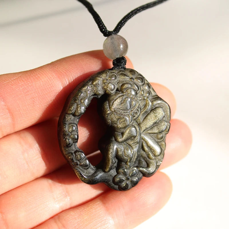 Pingente de Colar com Escultura de Fada Pequena em Obsidiana Natural com Brilho Dourado para Presente