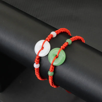 Pulsera roja con círculo de imitación jade