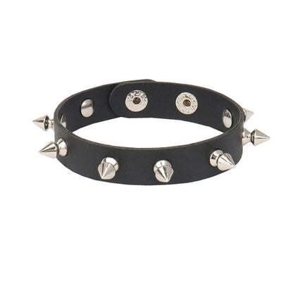 Pulsera Nocturna · Tachuelas y Cadenas