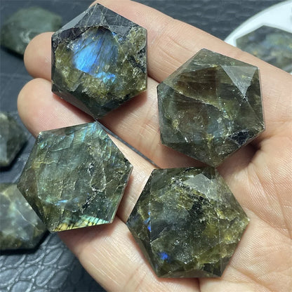 Pingente de cristal natural de labradorita com hexagrama esculpido, pedra de energia mega satélite.