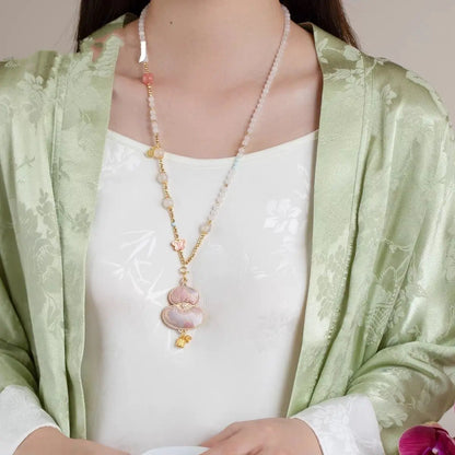 Collar largo de brocado rosa en capas