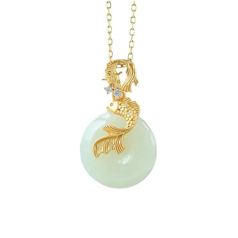 Colar Feminino Estilo Chinês com Pingente de Peixe Koi da Sorte e Fivela da Paz, Imitação de Jade Branco, Corrente Banhada a Ouro de 40 Mais 5 cm, Fortuna