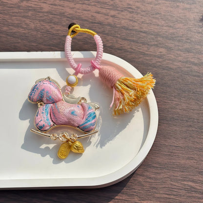 Pingente de Cabaça Auspiciosa Chinesa Artesanal com Bordado de Brocado Song e Borla de Contas, Charm para Bolsa e Enfeite para Carro, para Boa Sorte e Fortuna