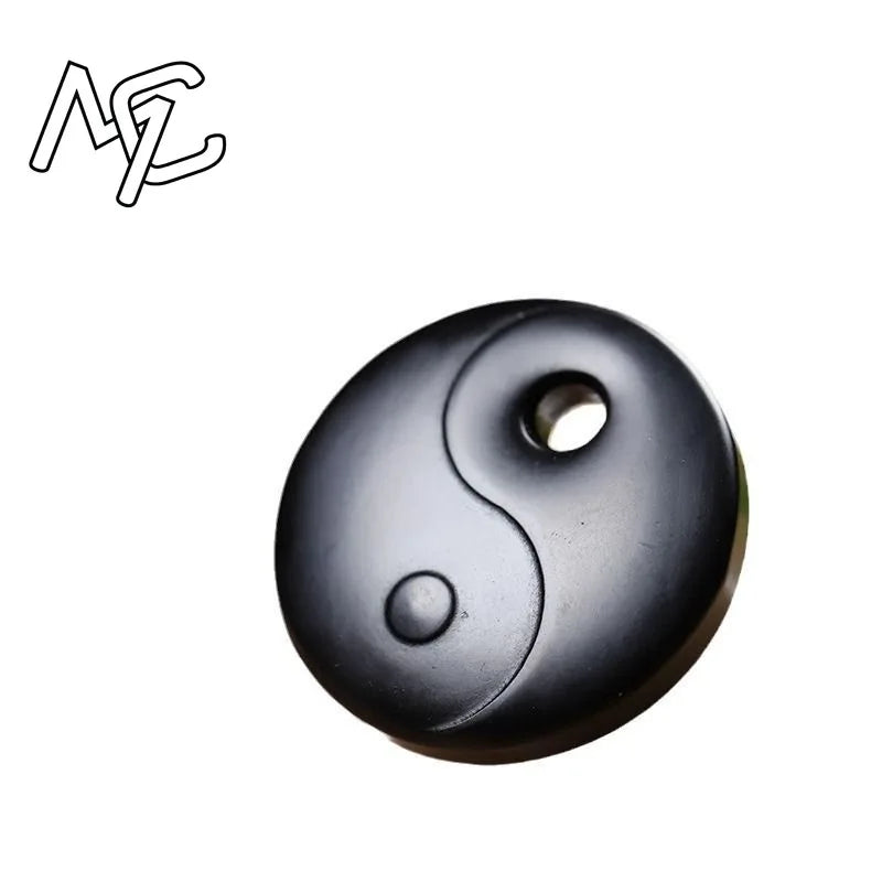 Colgante Bagua de obsidiana tallada