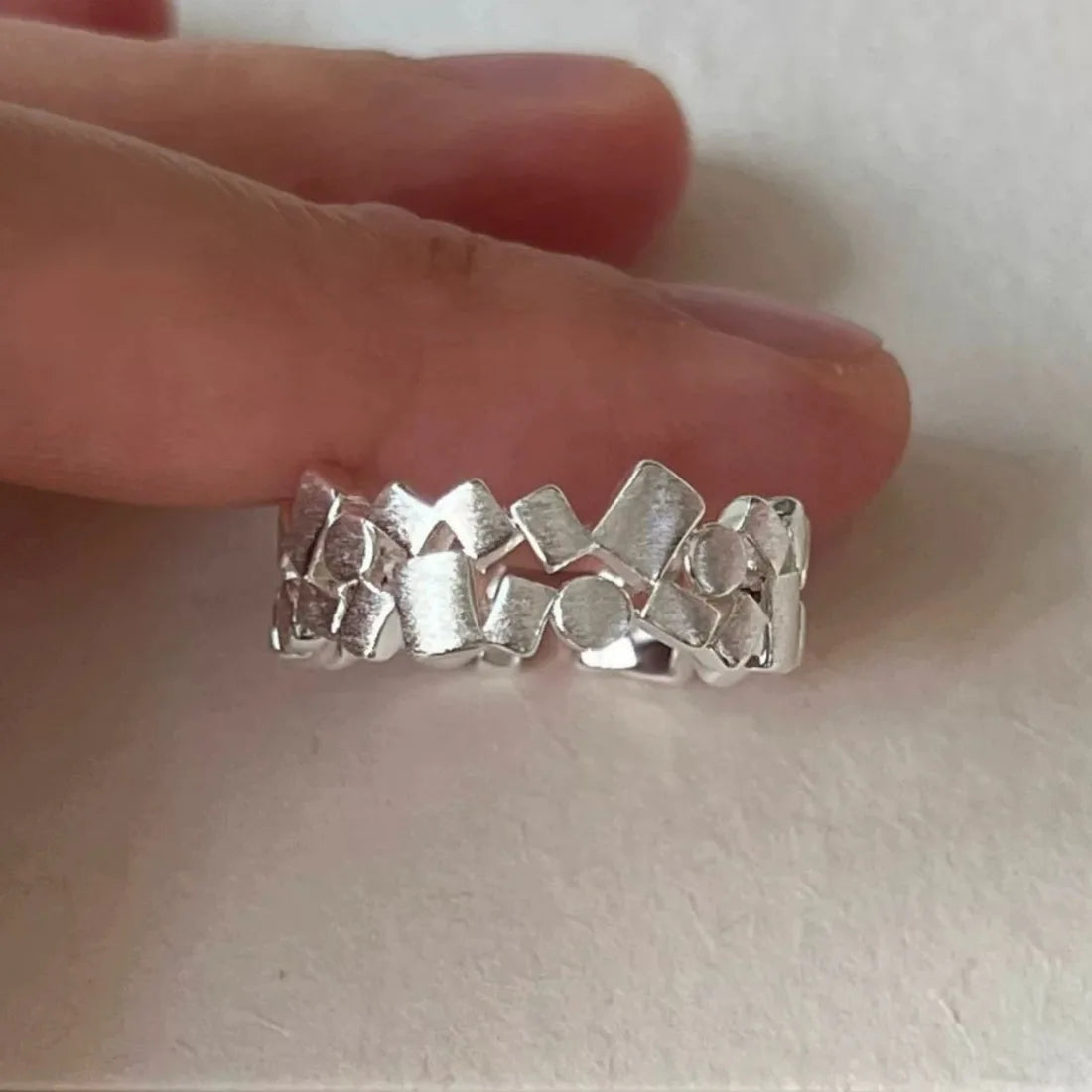 Anillo minimalista de piedra lunar