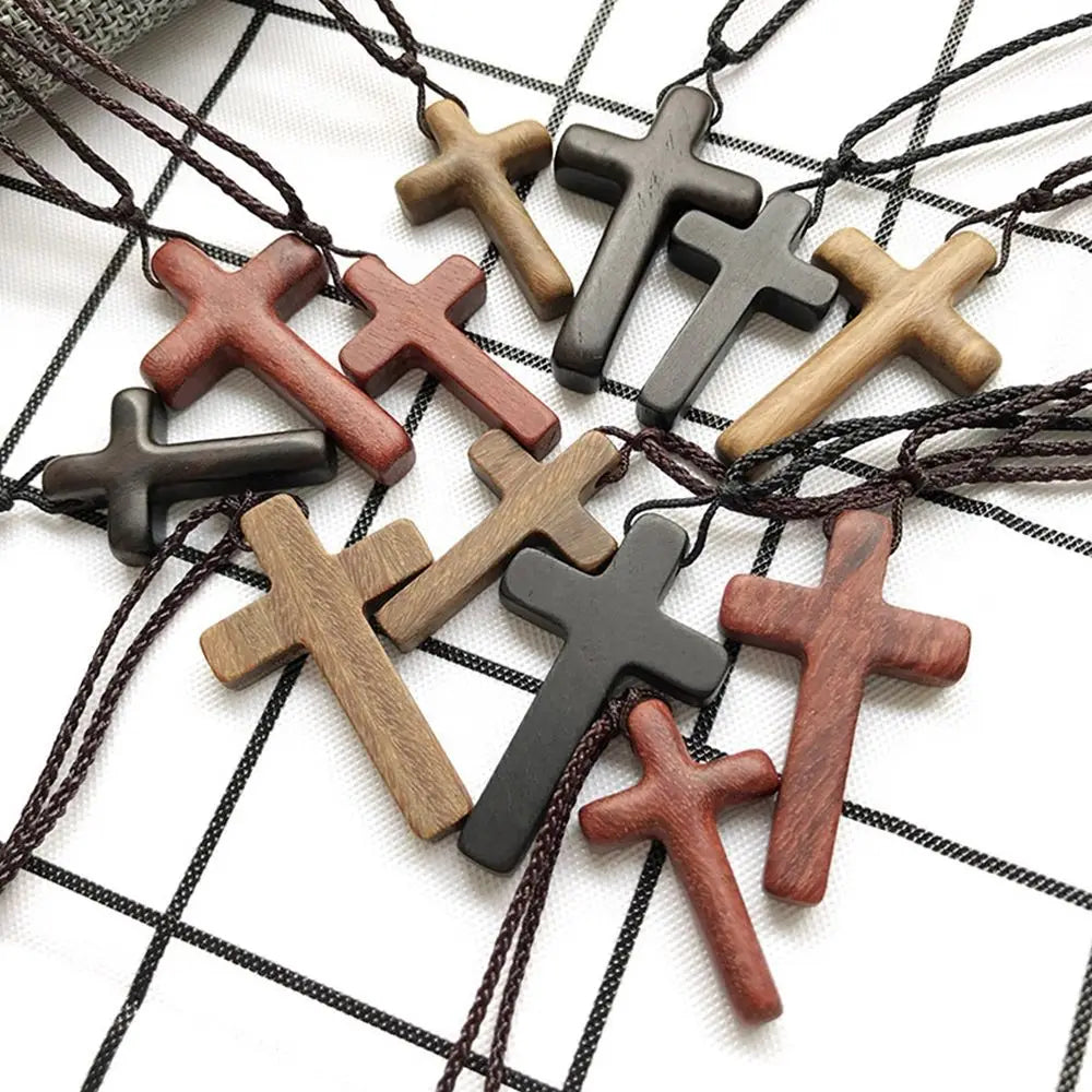 Collar de cruz de madera