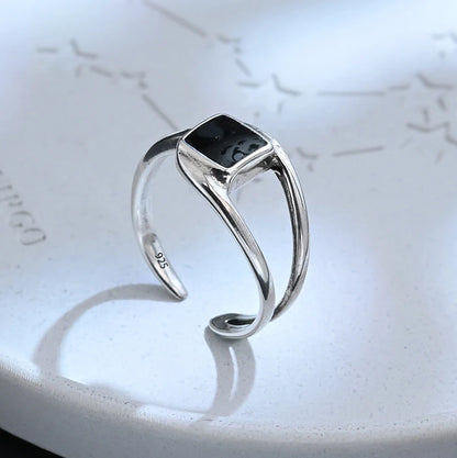 Anillo minimalista de piedra lunar