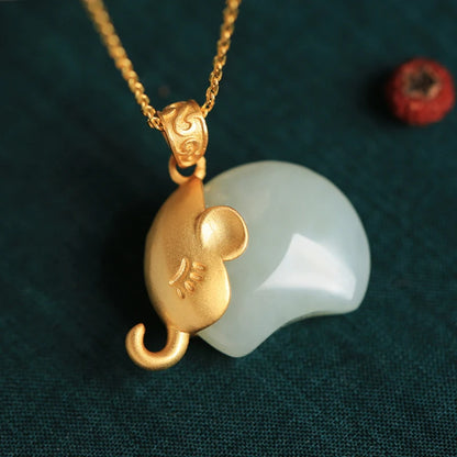 Natural Hotan Jade Branco Bonito Pequeno elefante Colar de Pingente Simples Estilo Chinês Retro Antigo Ofício Ouro jóias para as mulheres