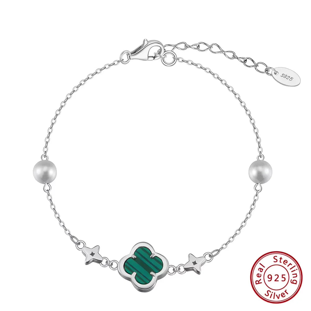 Pulsera de trébol y perlas con detalle verde