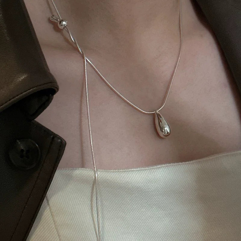 Collar largo con colgante de gota