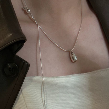 Collar largo con colgante de gota