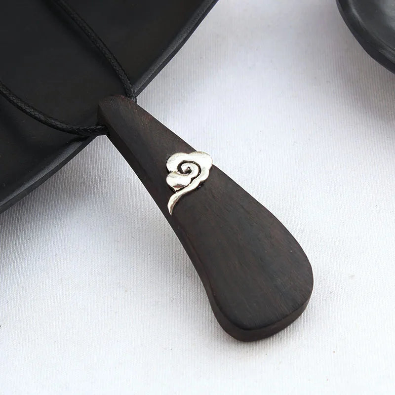 Colar longo com pingente de madeira de ébano, estilo chinês, feito à mão, com design retro, para mulheres, ideal para usar com blusas de tricô, com cordão encerado, joia de estilo étnico boho, para uso diário.