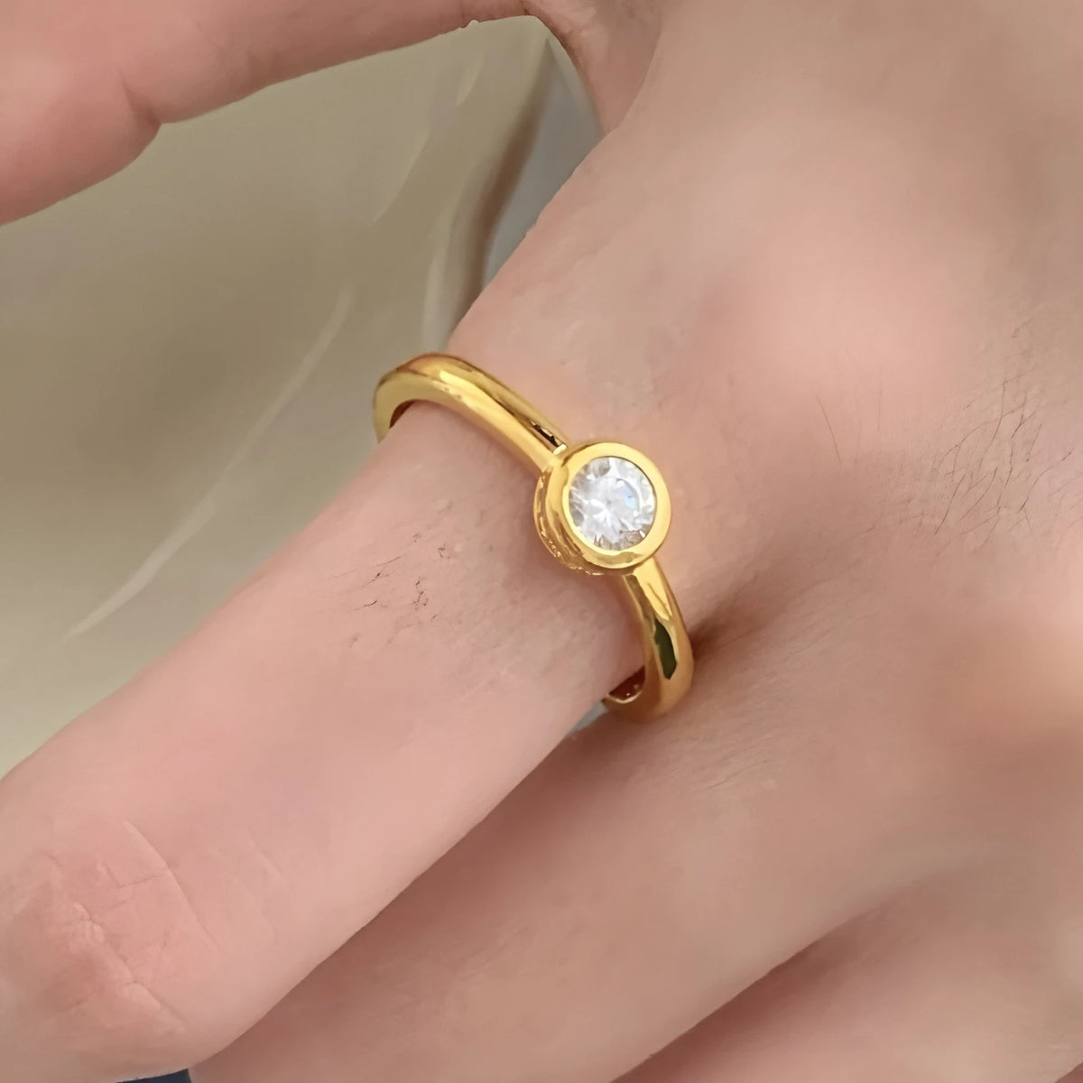Anillo minimalista de piedra lunar