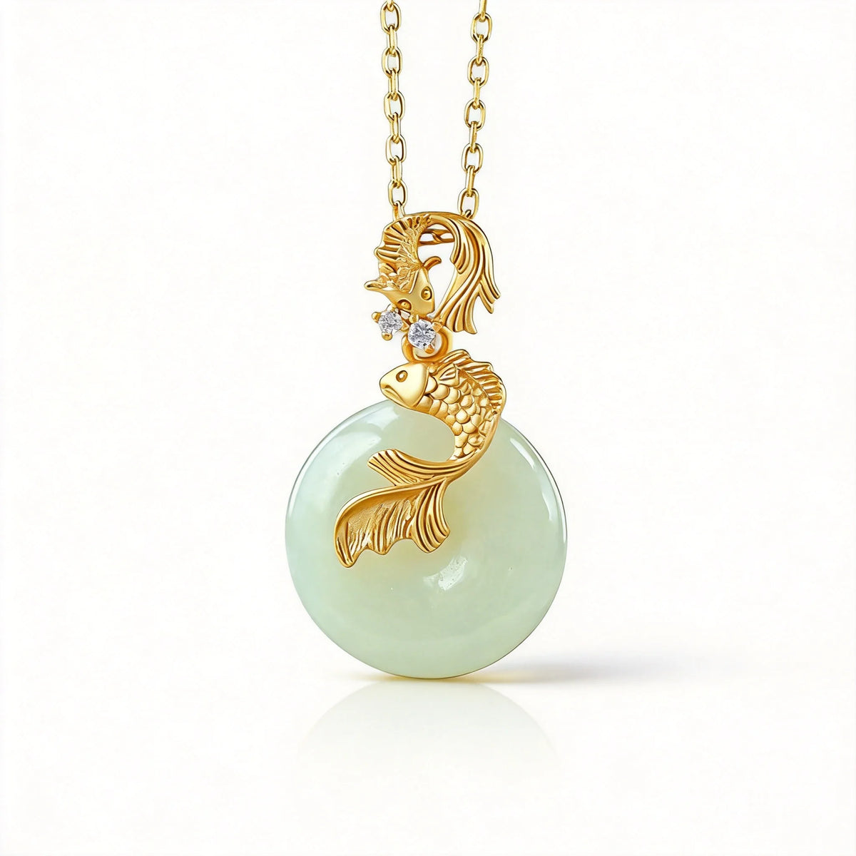 Colar Feminino Estilo Chinês com Pingente de Peixe Koi da Sorte e Fivela da Paz, Imitação de Jade Branco, Corrente Banhada a Ouro de 40 Mais 5 cm, Fortuna