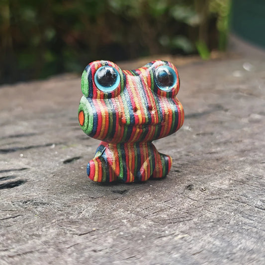 Figura Rana Arcoíris: Miniatura. Diseño y acabado de la pieza mostrada.