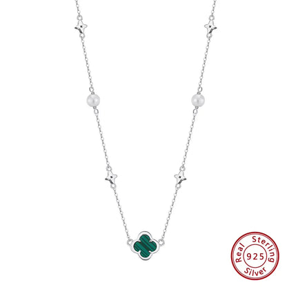 Pulsera de trébol y perlas con detalle verde