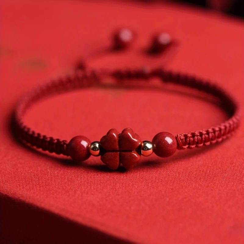 Pulsera Trébol Rojo · Cordón Trenzado