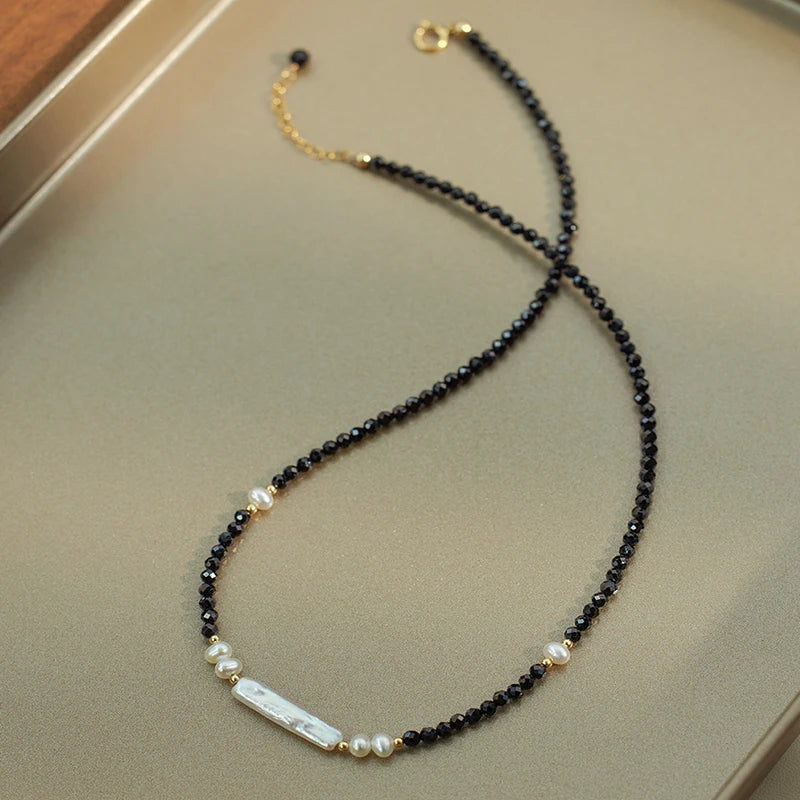 Collar de espinela con perla barroca