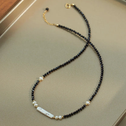 Collar de espinela con perla barroca