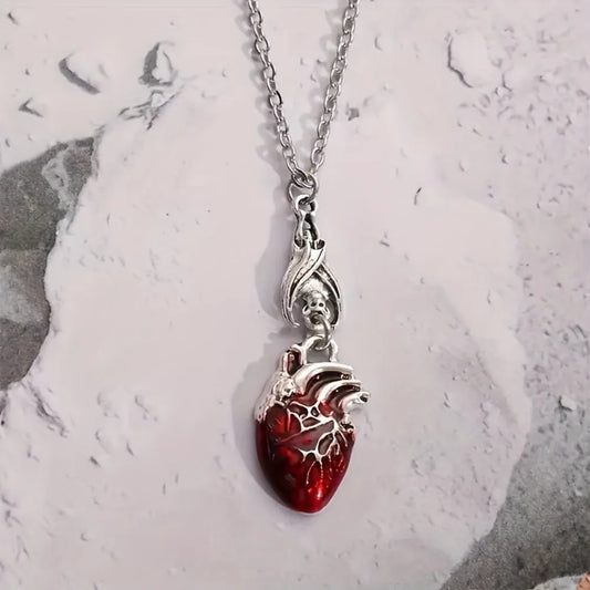 Collar Corazón Sombrío: Estilo Gótico. Diseño y acabado de la pieza mostrada.