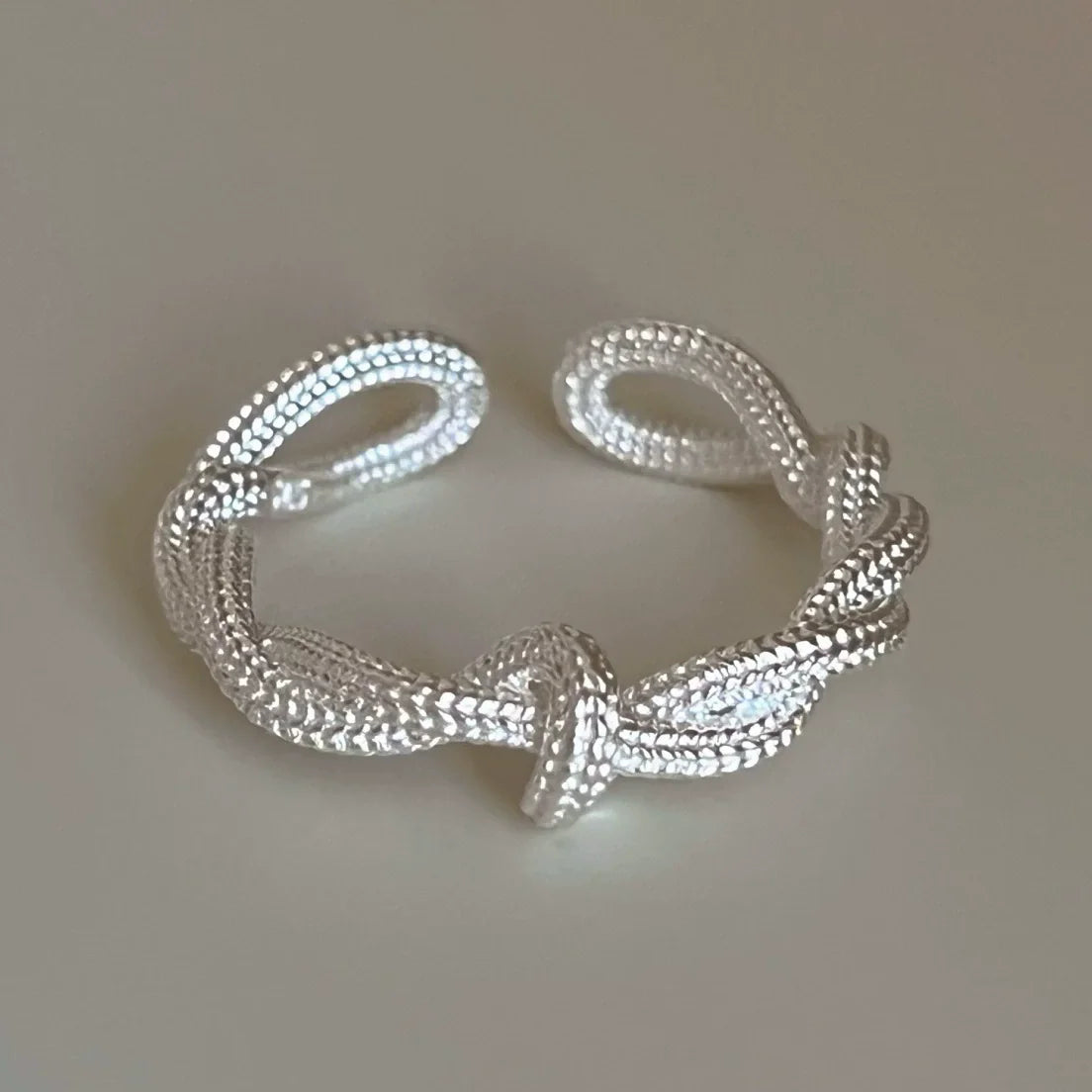 Anillo minimalista de piedra lunar