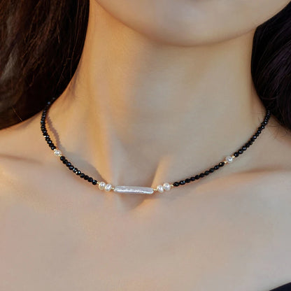 Collar de espinela con perla barroca