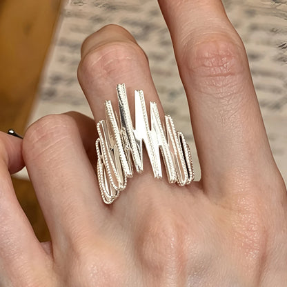 Anillo minimalista de piedra lunar