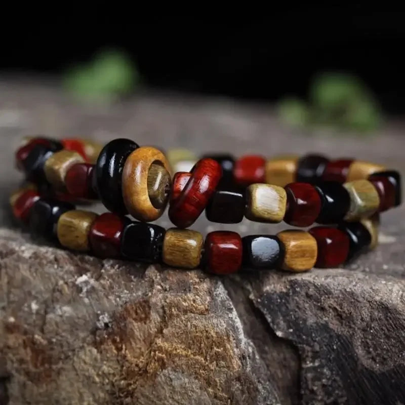 Pulseira de Madeira Natural de Sândalo Vermelho com Folhas Pequenas, Contas Quadradas de Ébano e Sândalo Verde, Fio Artesanal com Anel da Sorte