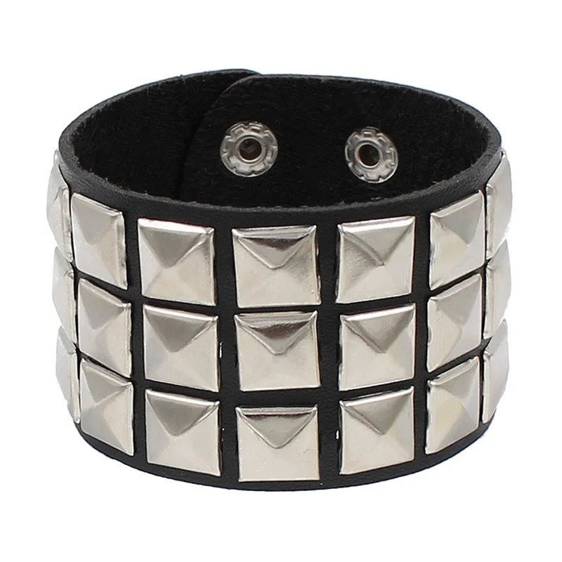 Pulsera Nocturna · Tachuelas y Cadenas