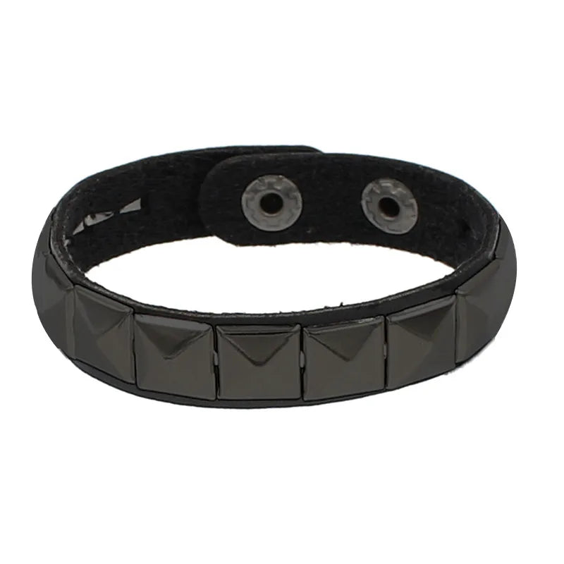 Pulsera Nocturna · Tachuelas y Cadenas