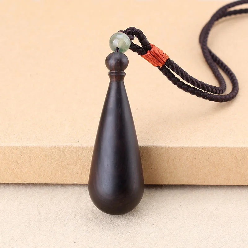 Colar com pingente de caixa vazada em madeira de ébano chinesa, tecido à mão, com motivos étnicos, corrente para suéter, medalhão para guardar notas, pó ou amuleto, joia unissex.