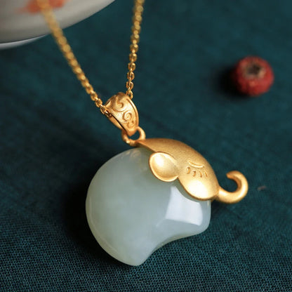 Natural Hotan Jade Branco Bonito Pequeno elefante Colar de Pingente Simples Estilo Chinês Retro Antigo Ofício Ouro jóias para as mulheres