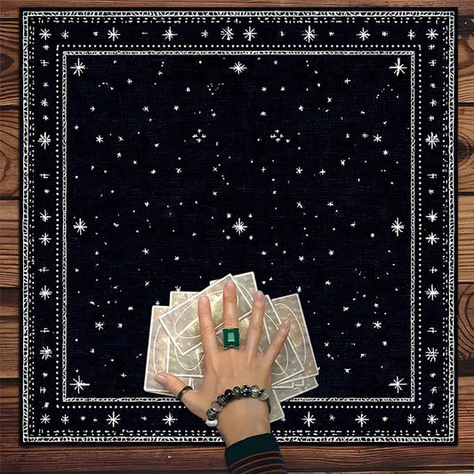 Mantel Noche Serena: Tarot. Diseño y acabado de la pieza mostrada.