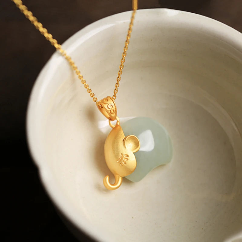 Natural Hotan Jade Branco Bonito Pequeno elefante Colar de Pingente Simples Estilo Chinês Retro Antigo Ofício Ouro jóias para as mulheres