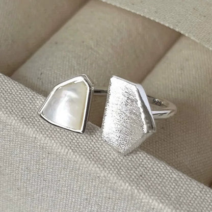 Anillo minimalista de piedra lunar