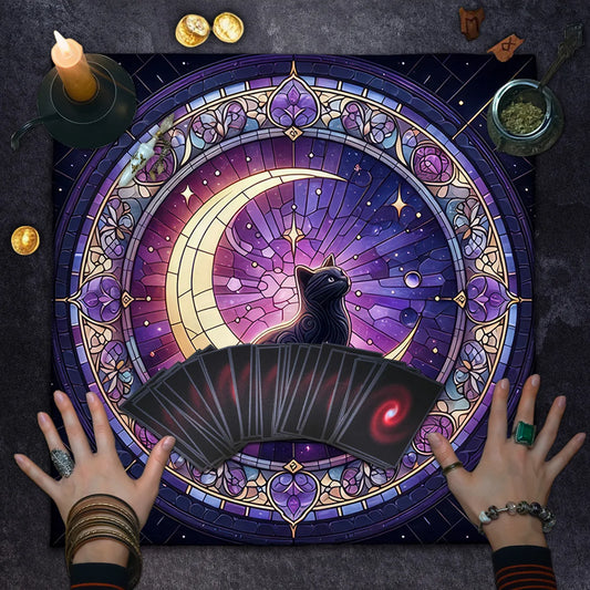 Mantel Gato Lunar: Tarot y Altar. Diseño y acabado de la pieza mostrada.