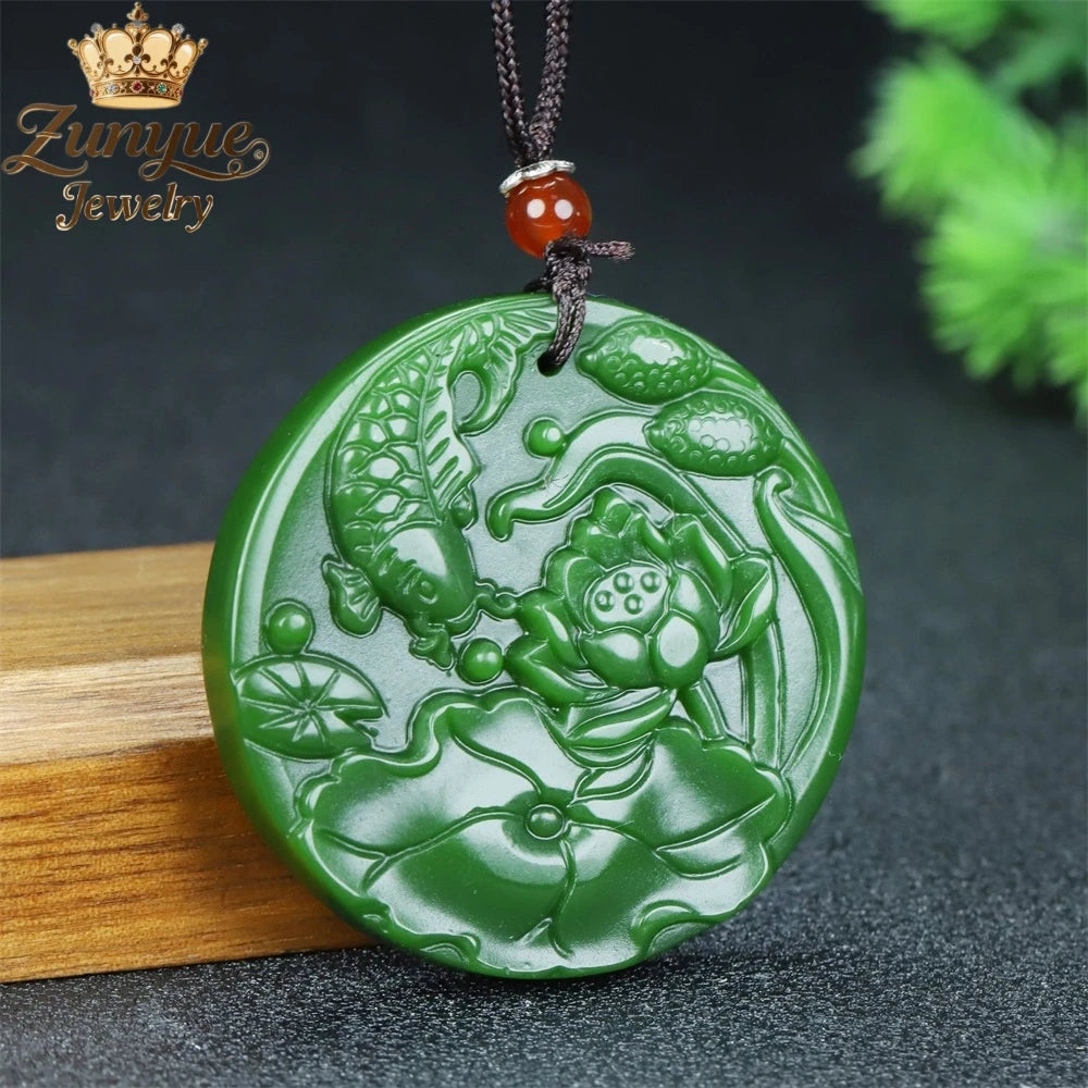 Pingente de Lótus Esculpido em Jaspe Hetian Natural Verde Espinafre com Peixe Koi, Joia de Moda Exquisita, Estilo Étnico, Presente de Férias de Alta Qualidade