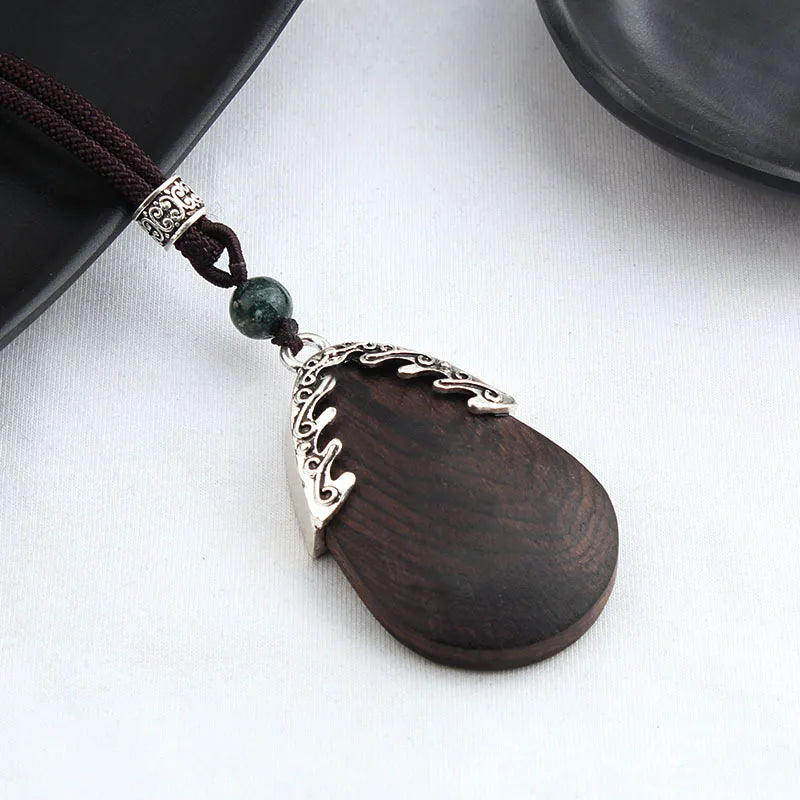 Colar longo com pingente de madeira de ébano, estilo chinês, feito à mão, com design retro, para mulheres, ideal para usar com blusas de tricô, com cordão encerado, joia de estilo étnico boho, para uso diário.