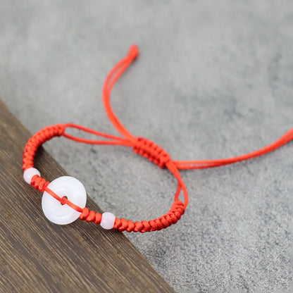 Pulsera roja con círculo de imitación jade
