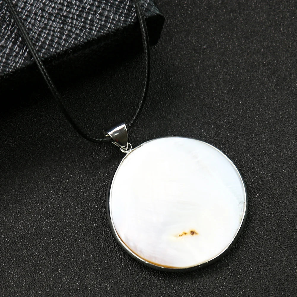 Natural Shell Yin Yang Bagua Colar Redondo para Homens e Mulheres, Branco e Preto Tai Ji, Pingente de Mãe de Pérola, Taoísmo Chinês Jóias Taoístas