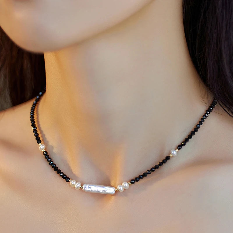 Collar de espinela con perla barroca