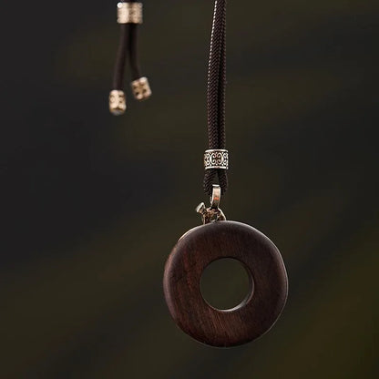 Pingente de pavão de ébano estilo chinês vintage, esplendor radiante, colar de camadas longas ajustável para mulheres, acessório de mistura de linho