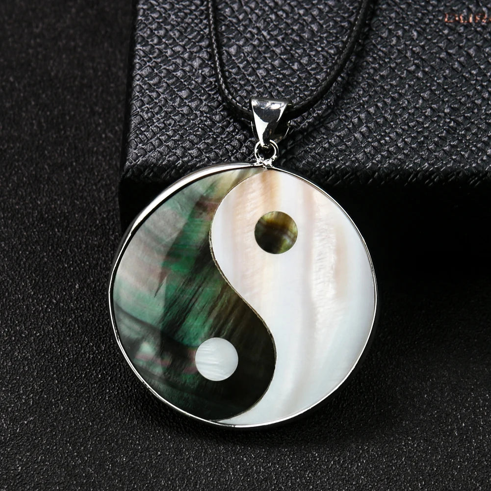 Natural Shell Yin Yang Bagua Colar Redondo para Homens e Mulheres, Branco e Preto Tai Ji, Pingente de Mãe de Pérola, Taoísmo Chinês Jóias Taoístas